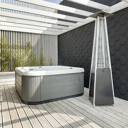 House With A Terrace, Whirlpool, Hébergement de vacances *
